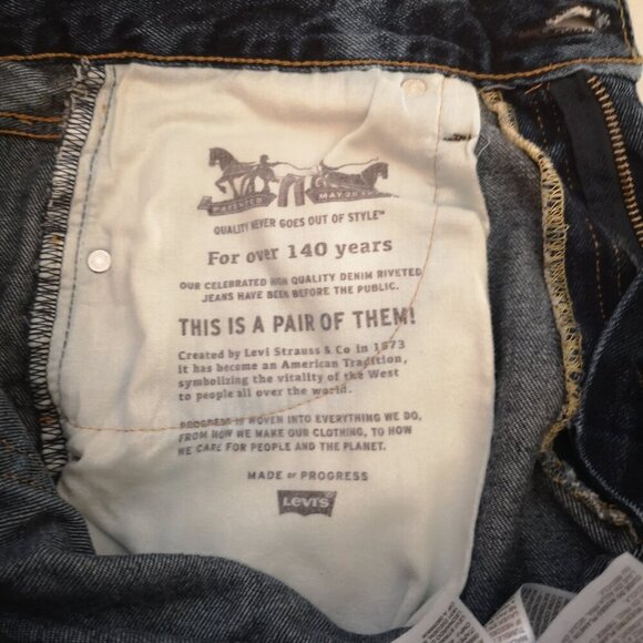 Levi's 559 Ladies Size 30 Waist Cut Off Medium Wash Jean Shorts - Picture 4 of 12